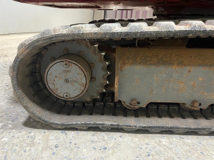 takeuchi-tb235-image-21