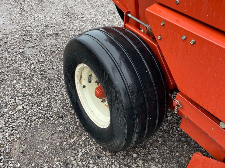 hesston-845-image-21