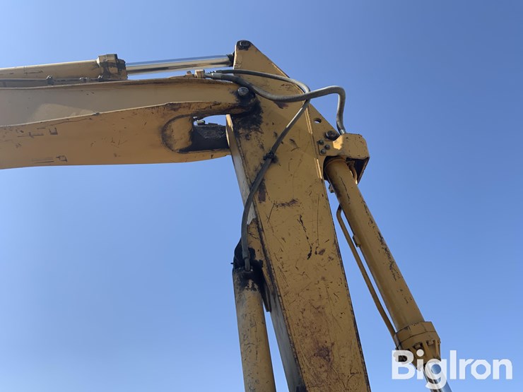caterpillar-235c-image-11