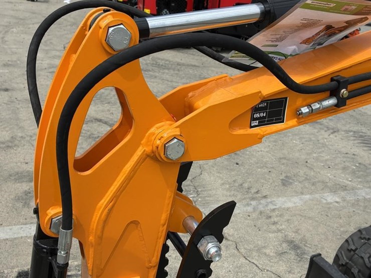 2025-vicsec-vc13c-hydraulic-excavator-image-8