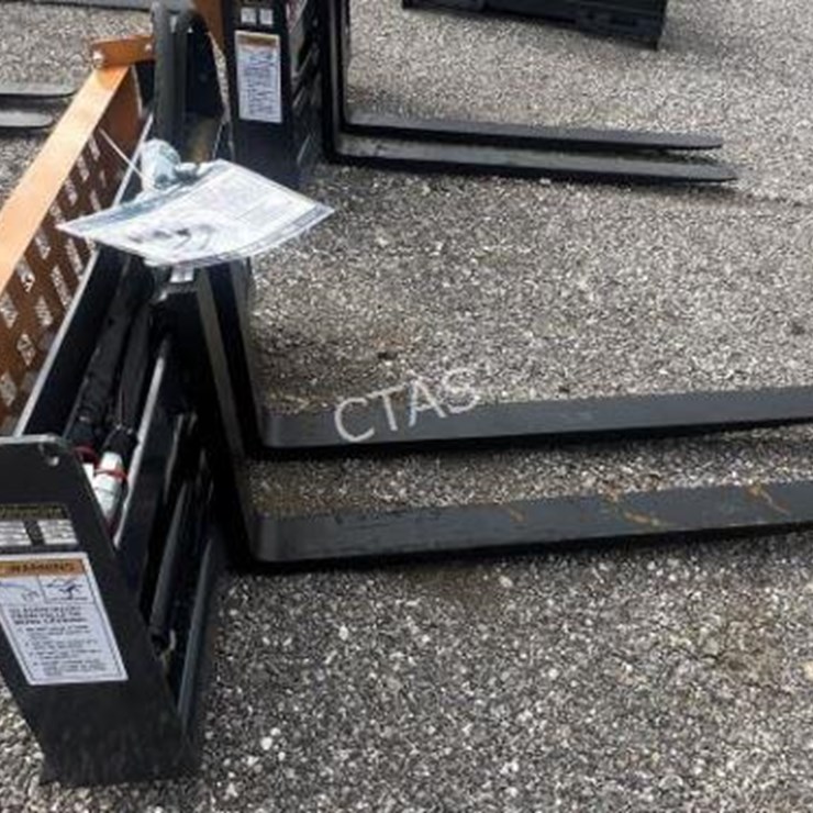 #146 • Wolverine Hydraulic Skid Steer Pallet Forks