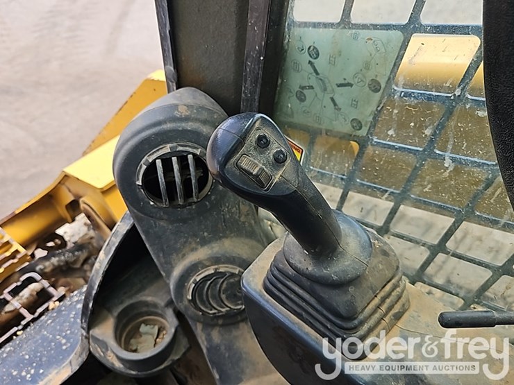 2020-caterpillar-299d3-image-27