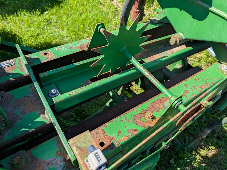 john-deere-336-image-8