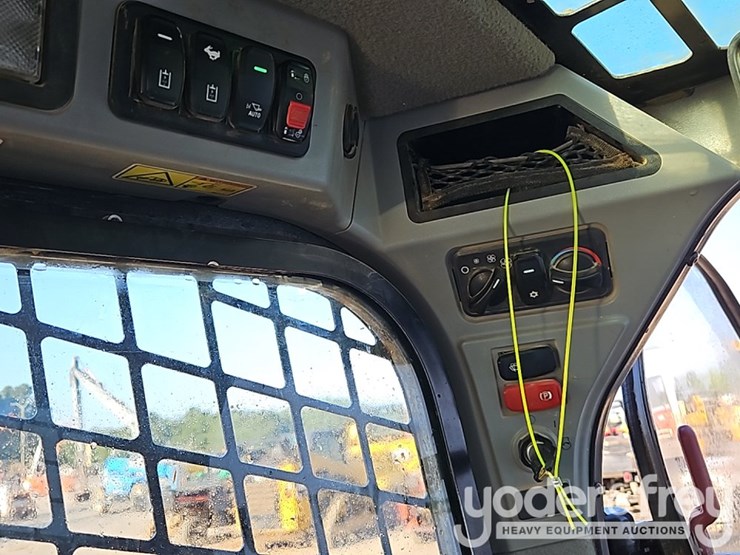 2021-caterpillar-299d3-image-28