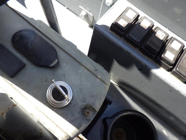 2021-takeuchi-tb240-image-32
