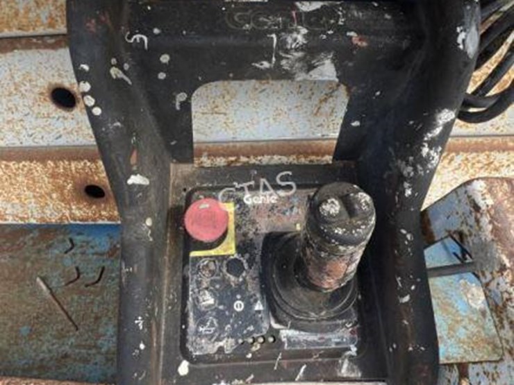 #89-•-gs---2646-scissor-lift-image-3