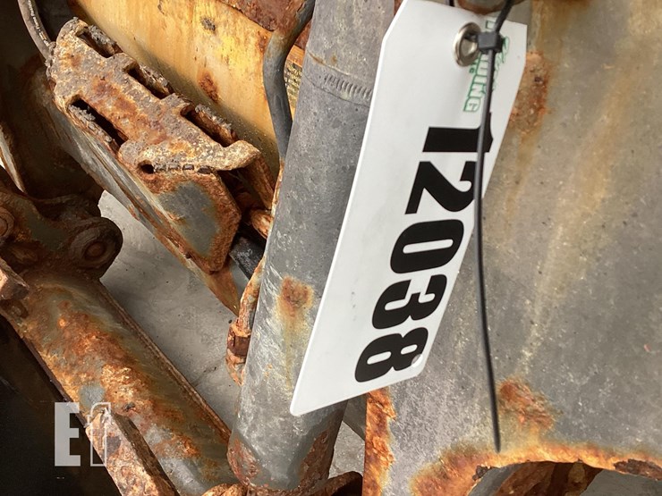 2019-deere-318g-image-20