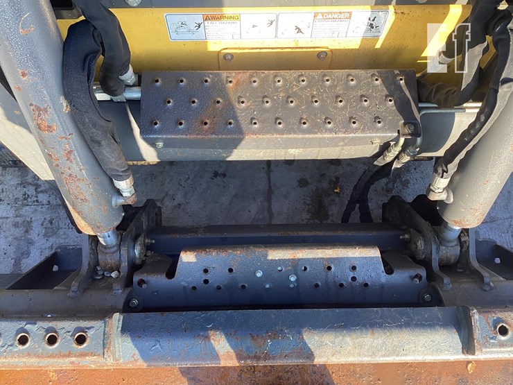 2023-new-holland-c332-image-14