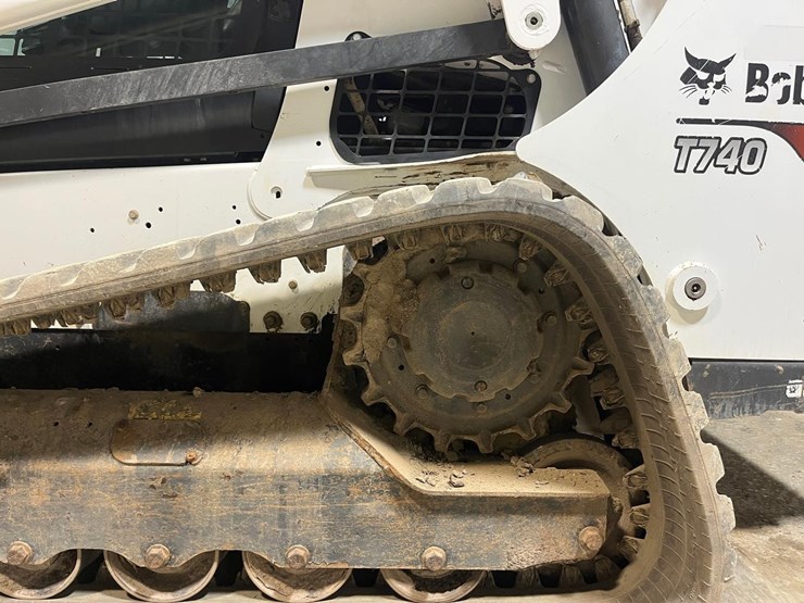 2020-bobcat-t740-image-14