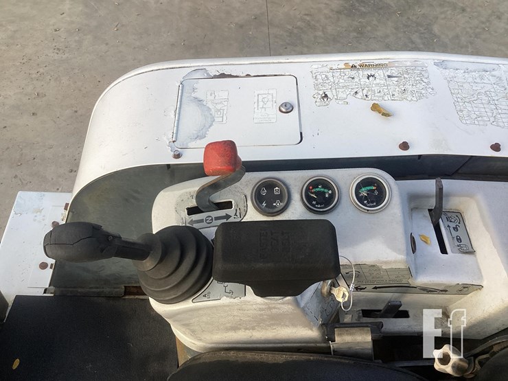 2000-bobcat-325-image-16