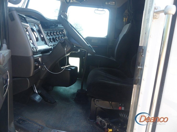 2012-kenworth-t800-image-14