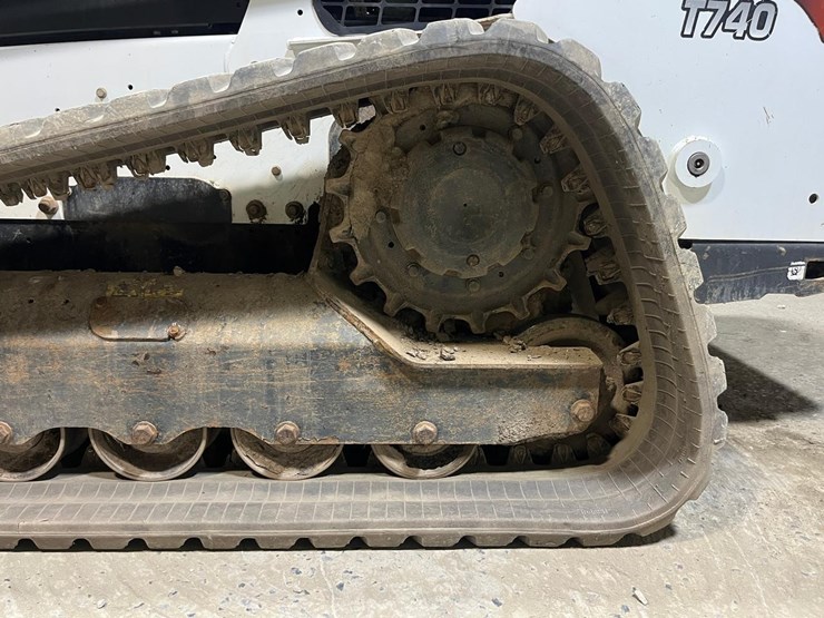 2020-bobcat-t740-image-15