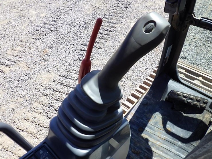 2016-deere-300g-lc-image-32