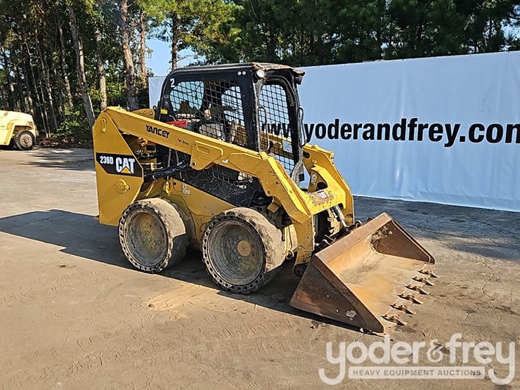 2016-caterpillar-236d-image-6