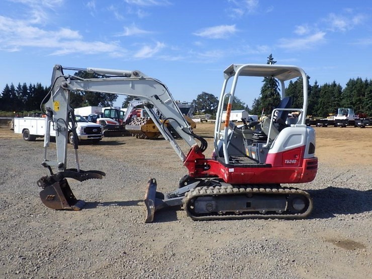 takeuchi-tb240-image-6