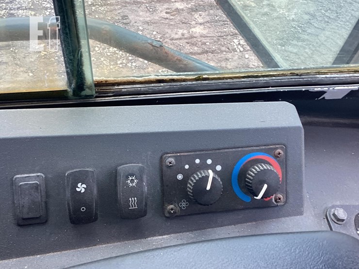 2018-deere-700k-lgp-image-18