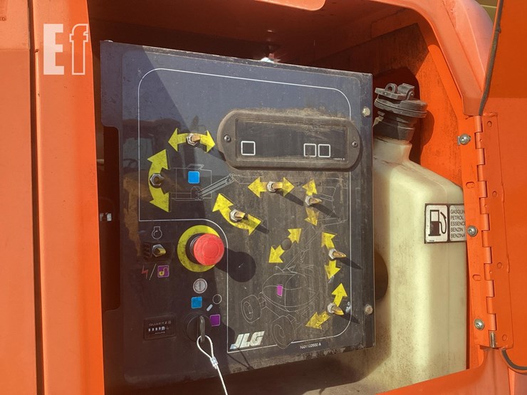 2015-jlg-740aj-image-13