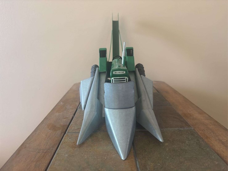 1/16-oliver-770-w/mounted-corn-picker-custom-image-3