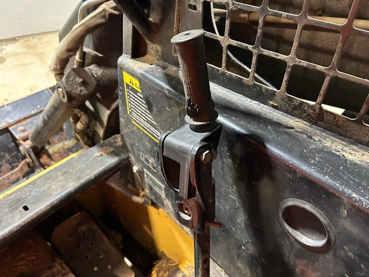 new-holland-lx665-image-24