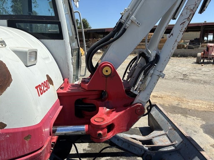 2017-takeuchi-tb290-image-14
