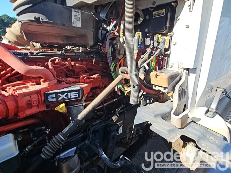 2023-kenworth-t880-image-23