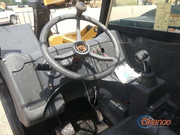 2015-caterpillar-tl943c-image-11