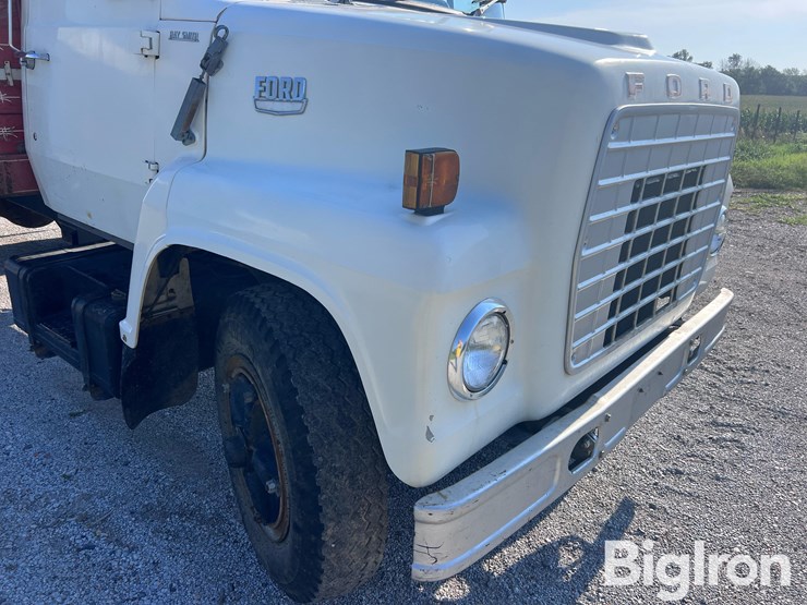 1976-ford-7000-image-12