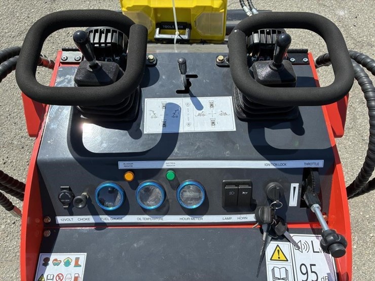 2025-aboss-gh380-sid-steer-track-loader-image-10