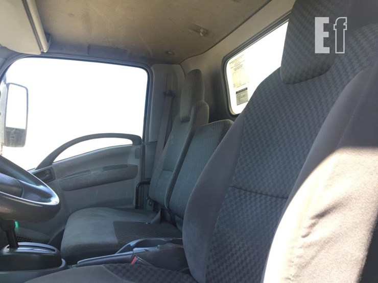2009-isuzu-npr-image-9