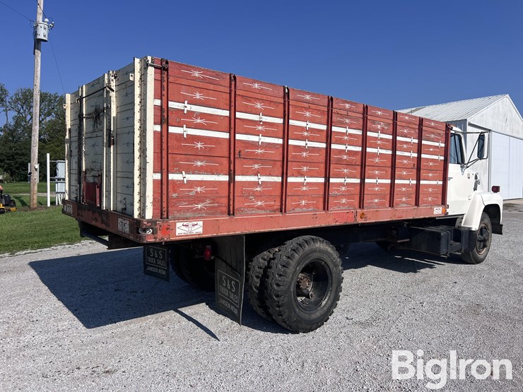 1976-ford-7000-image-5