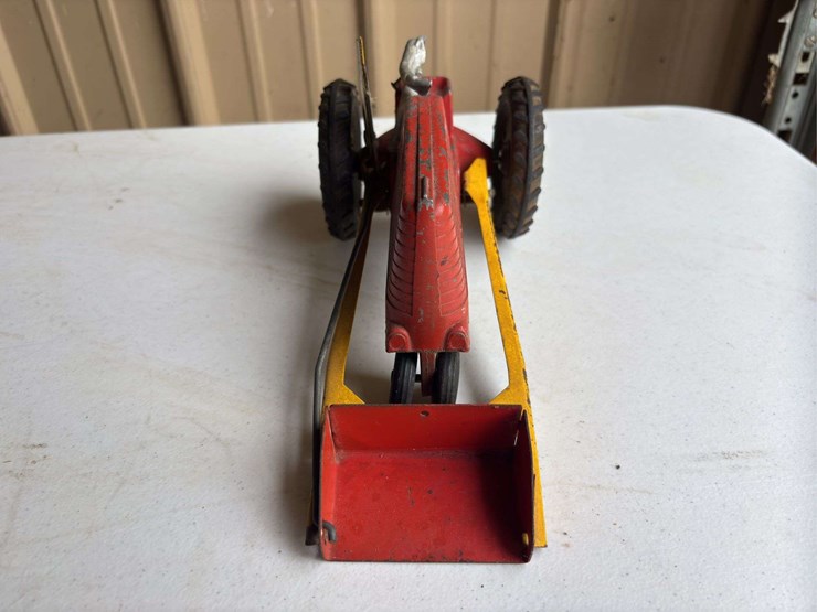 (2)-1/16-oliver-70-and-one-row-corn-picker-image-4