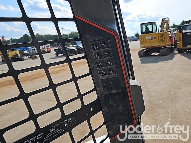 2021-bobcat-t64-image-29