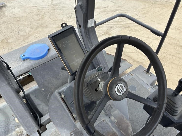 2018-volvo-dd110c-image-15