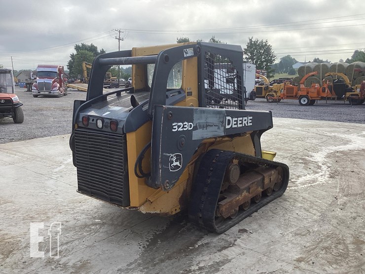 2010-deere-323d-image-4