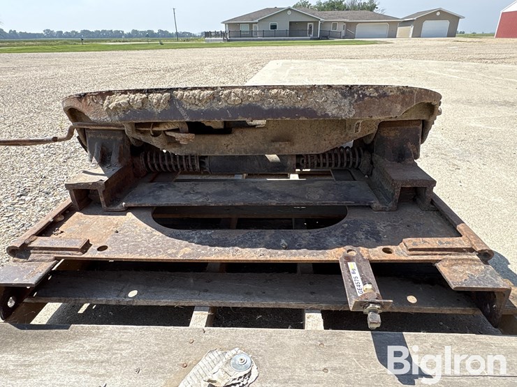 holland-semi-truck-5th-wheel-hitch-image-11