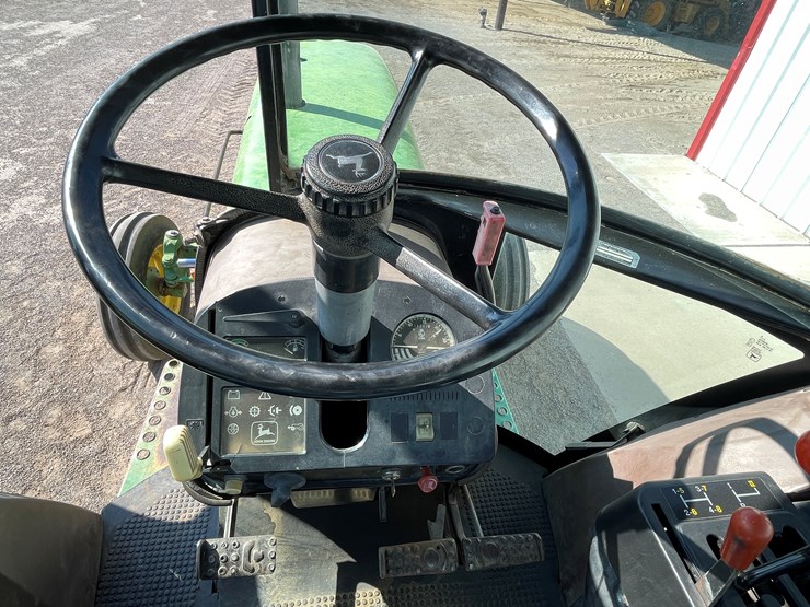 john-deere-3055-image-33