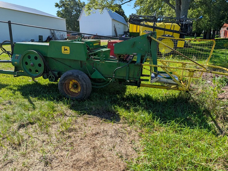 john-deere-336-image-11
