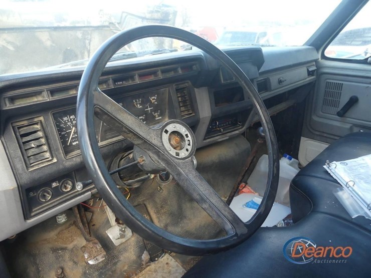 1995-ford-flatbed-truck,-s/n-1fdwf80cxsva18105-(inoperable):-s/a,-6-sp.,-water-tank-w/-pump,-odometer-shows-120k-mi.-image-12