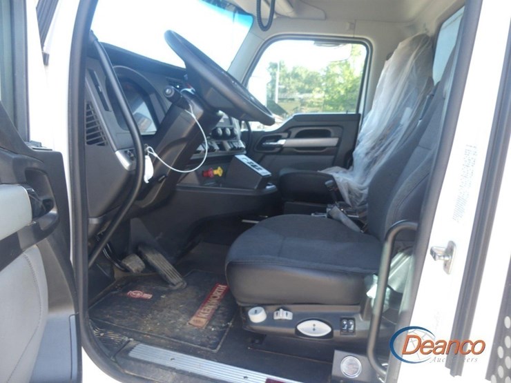 2024-kenworth-t880-image-19