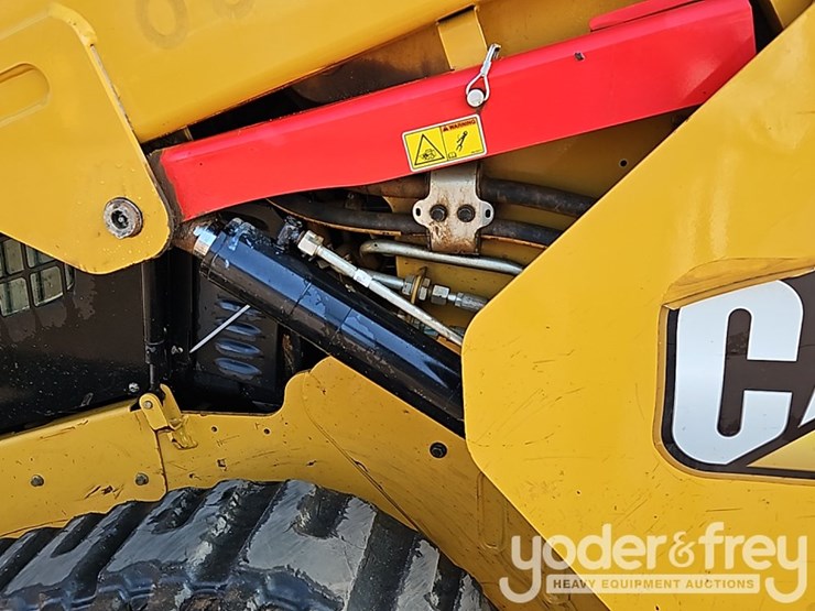 2021-caterpillar-299d3-image-21