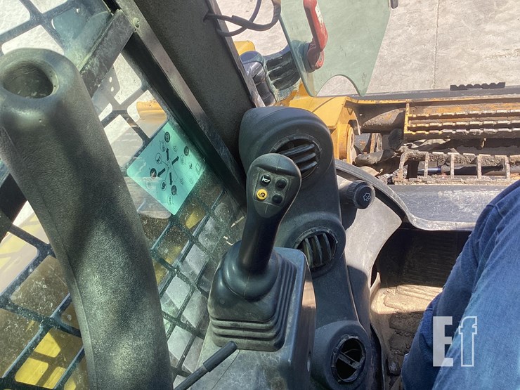 2021-caterpillar-272d3-image-12