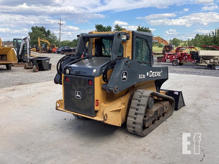 2015-deere-323e-image-4