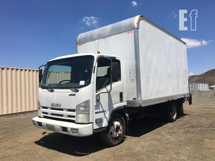2009-isuzu-npr-image-1