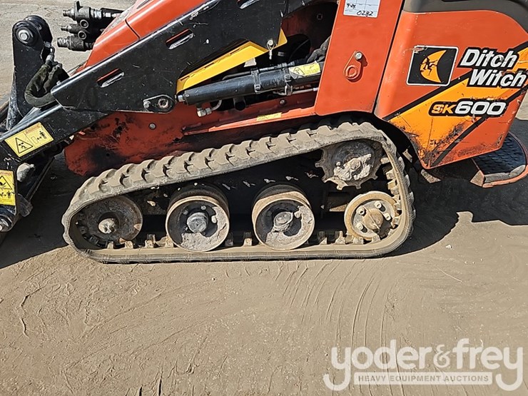 2017-ditch-witch-sk650-image-16