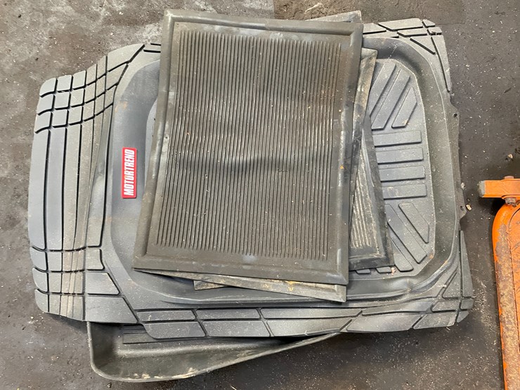 #8412-•-steel-steps-and-rubber-floor-mats-image-4
