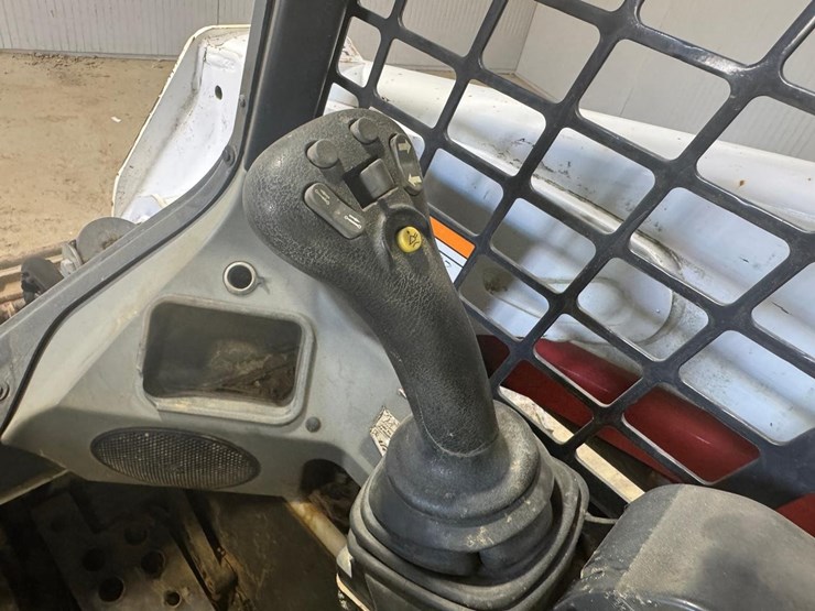 2019-bobcat-s550-image-21