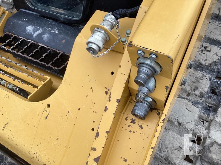 2021-caterpillar-299d3-image-11