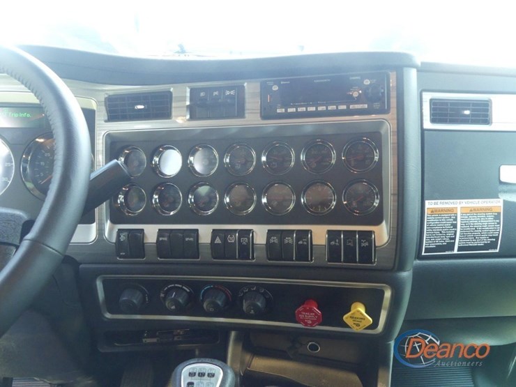 2024-kenworth-w900l-image-19