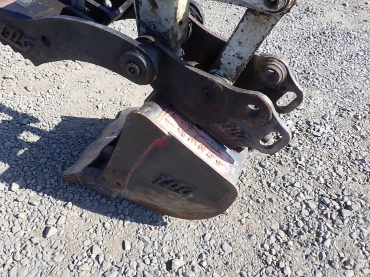 takeuchi-tb240-image-8