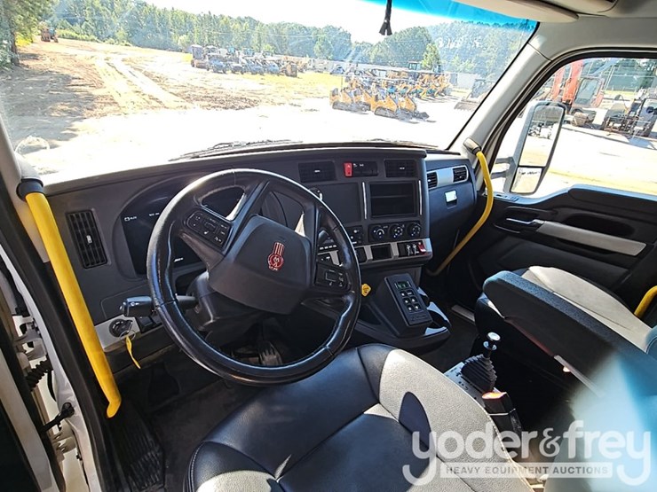 2023-kenworth-t880-image-42